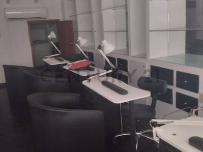 Local Comercial con mobiliario para salon de belleza - photo 5