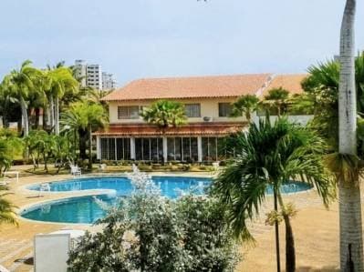 HERMOSO TOWN HOUSE EN LAS TUNAS, MUNICIPIO MANEIRO