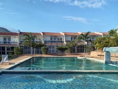 TOWN HOUSE EN BRISAS DE SAN MIGUEL, MUNICIPIO MANEIRO, ISLA DE MARGARITA