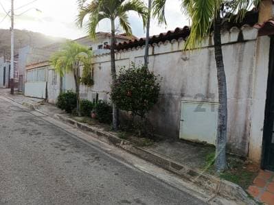 Casa en la Asunción, cerca de todos los servicios públicos - photo 3