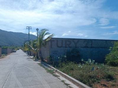 Terreno en Venta en La Exclusiva Playa El Agua Lote ideal para invertir.