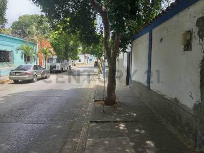 Casa y terreno, zona colonial, Asunción, Isla de Margarita