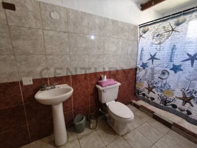 POSADA EN VENTA EN LA AVENIDA 31 DE JULIO SECTOR EL TIRANO - photo 5