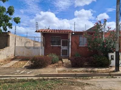 Venta de Casa en Urb. Desarrollo La Guardia.Cómoda y funcional. - photo 2