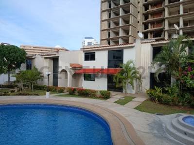 Tus Vacaciones en un apartamento a pasos de playa y Centro Comercial La Vela
