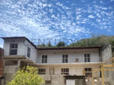 Casa amplia para terminar a tu gusto para posada o familiar