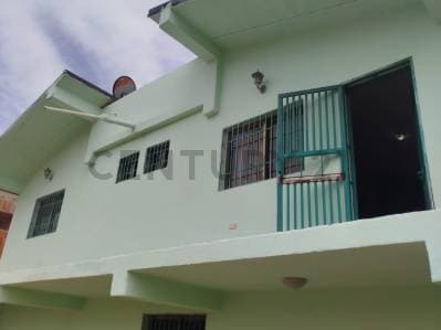 Casa duplex amplia, en los cerritos, municipio maneiro