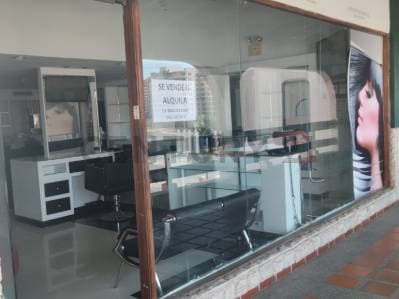Local Comercial con mobiliario para salon de belleza - photo 4