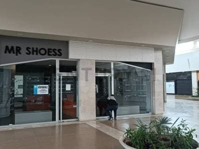 Local Comercial para zapatería, disponible para alquiler - photo 2