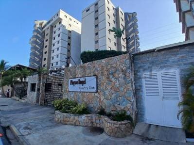 AMPLIO APARTAMENTO CON VISTA AL MAR EN PLAYA EL ANGEL,MUNICIPIO MANEIRO