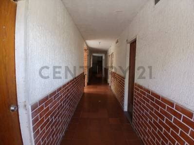 Edificio residencial y comercial de 564 m² en Porlamar - photo 5