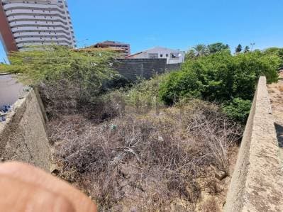 ubicacion inbaltible> terreno a pasos de la playa en el paseo de porlamar - photo 2