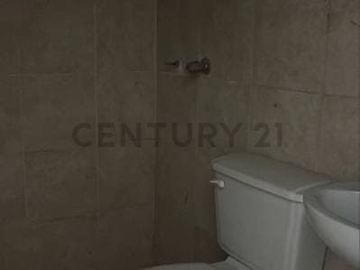 excelente local con ubicación estratégica comercial en Porlamar - photo 4