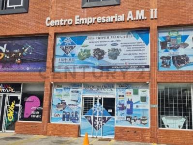 Local con cuatro Oficinas privadas, recepci贸n, ba帽o y cocina tipo Kitchenette