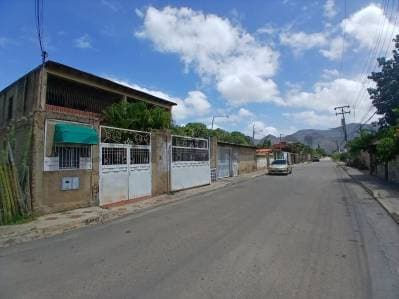 AMPLIA CASA DUPLEX CON POTENCIAL PARA NEGOCIO EN MUNICIPIO GARCIA
