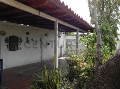 Amplia Casa con Terreno en la Avenida Circunvalación Norte, Sector Cruz Grande - photo 2