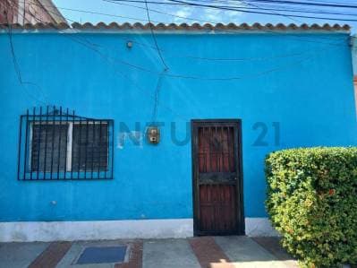 VIVIENDA IDEAL PARA COMERCIO O VIVIENDA FAMILIAR EN UBICACION PRIVILEGIADA