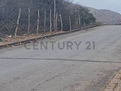 TERRENO EN VENTA. EN LA VECINDAD. A MINUTOS DE VIA PRINCIPAL.