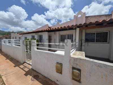 casa en venta en terrazas de Guatamare, vÃa Porlamar la Asunción