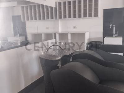 Local Comercial con mobiliario para salon de belleza - photo 2