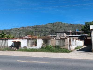 Oportunidad terreno de 800mt2 con 2 casas para remodelar en pampatar
