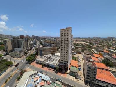 Amplio apartamento en el Edificio La Torre en Porlamar - photo 2