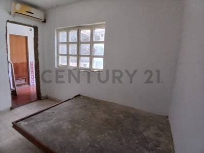 Edificio residencial y comercial de 564 m² en Porlamar - photo 4