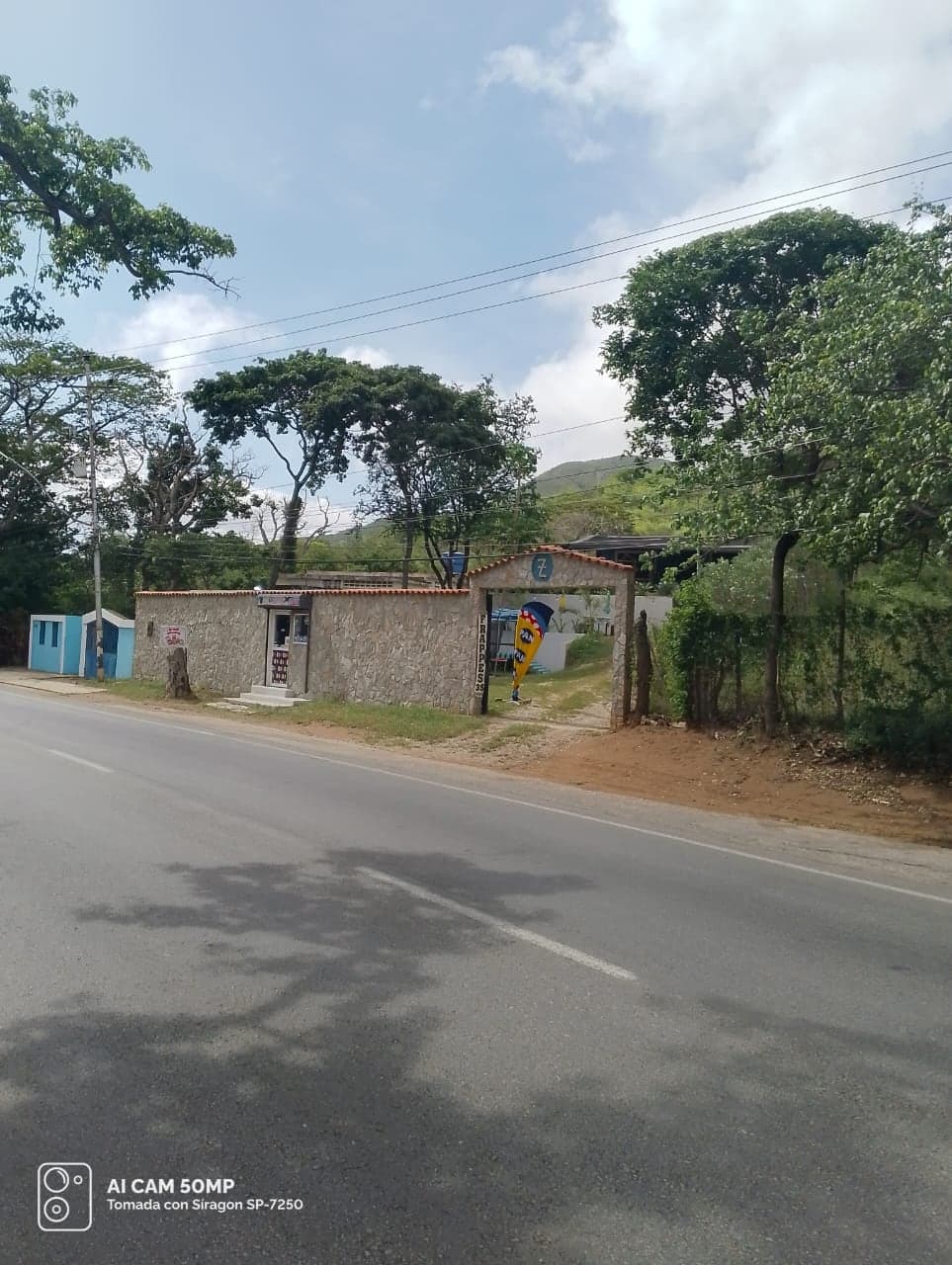 3BR House with Pool, Commercial Space & 3,880 m² Land in Tacarigua, Margarita Island - photo 2